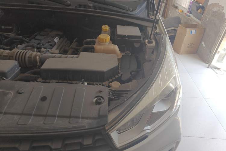 Used Wuling Hongguang S3 2018 1.5L Manual Standard Version China V Standard Engine Bay Left