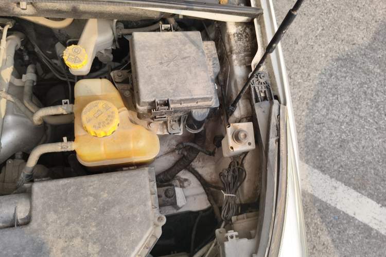 Used Wuling Hongguang S3 2018 1.5L Manual Standard Version China V Standard Engine Bay Left