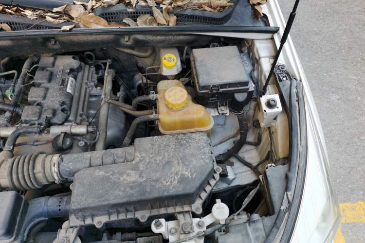 Used Wuling Hongguang S3 2018 1.5L Manual Standard Version China V Standard Engine Bay Left