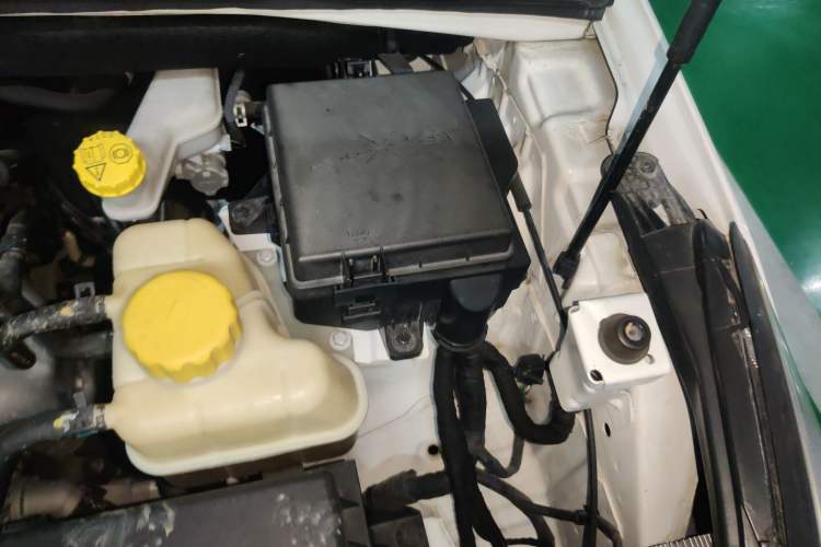 Used Wuling Hongguang S3 2018 1.5L Manual Standard Version China V Standard Engine Bay Left