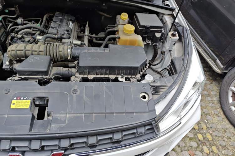 Used Wuling Hongguang S3 2018 1.5L Manual Standard Version China V Standard Engine Bay Left
