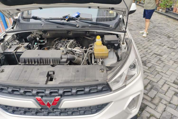 Used Wuling Hongguang S3 2018 1.5T Manual Comfort Model China V Standard Engine Bay Left