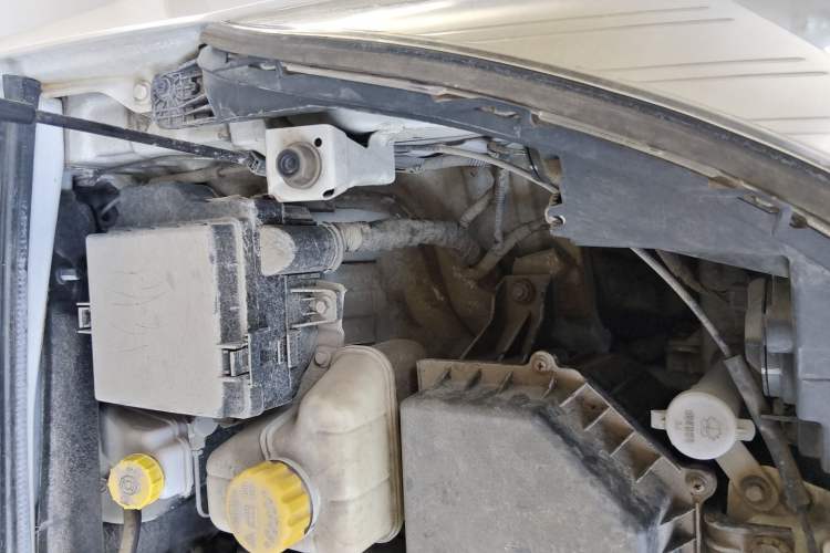 Used Wuling Hongguang S3 2018 1.5L Manual Comfort Model China V Standard Engine Bay Left