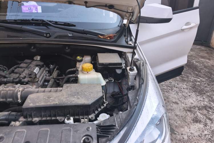 Used Wuling Hongguang S3 2018 1.5L Manual Standard Version China V Standard Engine Bay Left