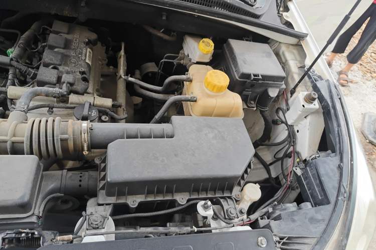 Used Wuling Hongguang S3 2018 1.5L Manual Standard Version China V Standard Engine Bay Left