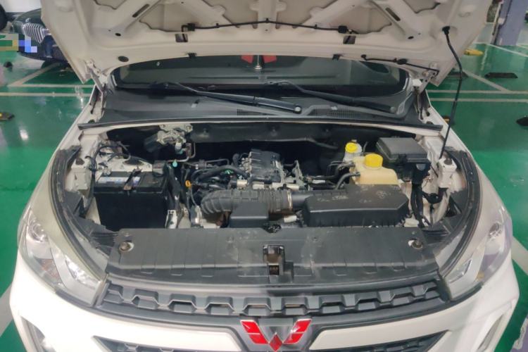 Used Wuling Hongguang S3 2018 1.5L Manual Standard Version China V Standard Engine Bay