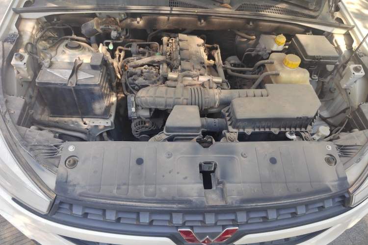 Used Wuling Hongguang S3 2018 1.5L Manual Standard Version China V Standard Engine Bay