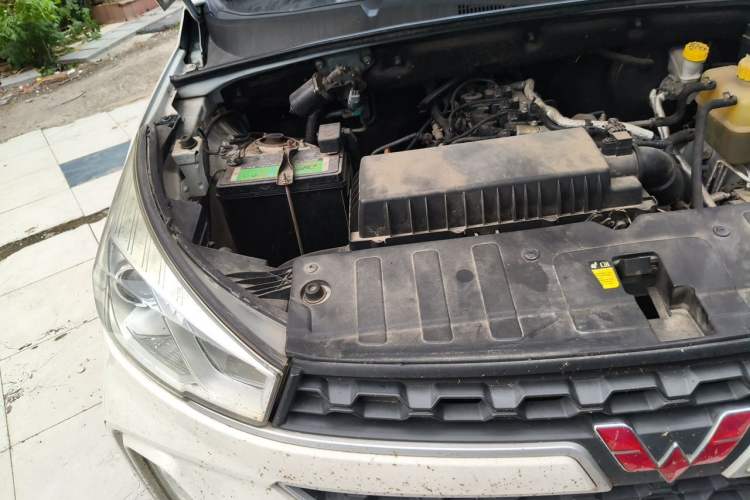 Used Wuling Hongguang S3 2018 1.5T Manual Comfort Model China V Standard Engine Bay Right