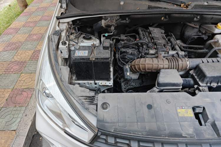 Used Wuling Hongguang S3 2018 1.5L Manual Standard Version China V Standard Engine Bay Right