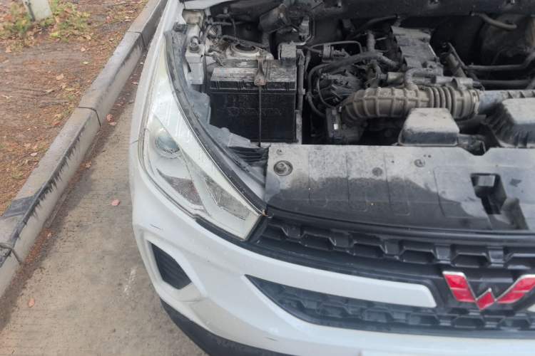Used Wuling Hongguang S3 2018 1.5L Manual Standard Version China V Standard Engine Bay Right