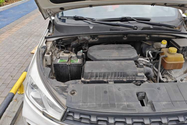Used Wuling Hongguang S3 2018 1.5T Manual Luxury Model China V Standard Engine Bay Right