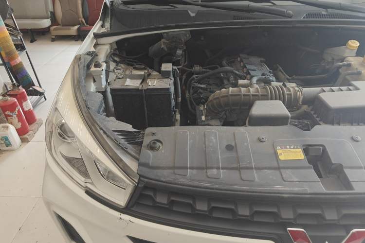 Used Wuling Hongguang S3 2018 1.5L Manual Standard Version China V Standard Engine Bay Right
