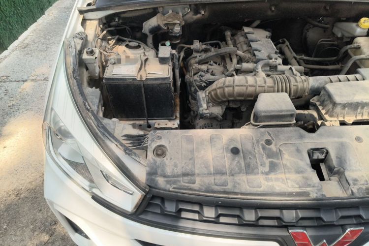 Used Wuling Hongguang S3 2018 1.5L Manual Standard Version China V Standard Engine Bay Right