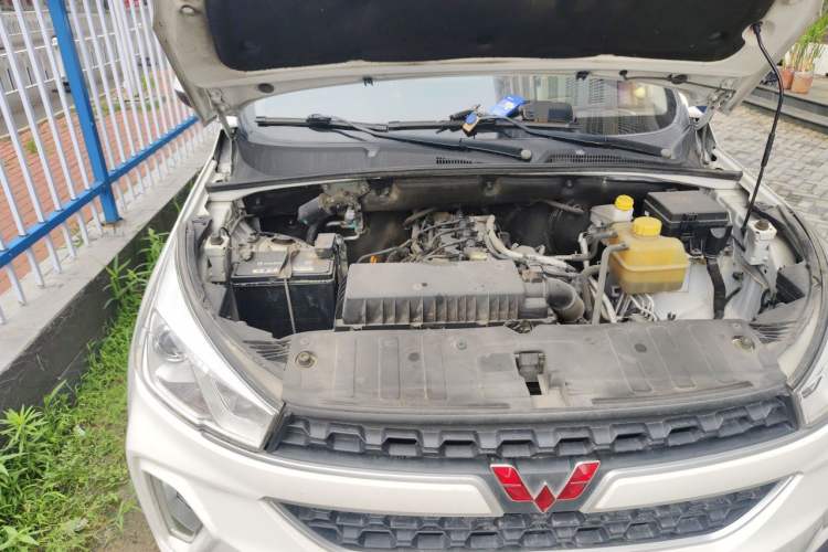 Used Wuling Hongguang S3 2018 1.5T Manual Comfort Model China V Standard Engine Bay Right