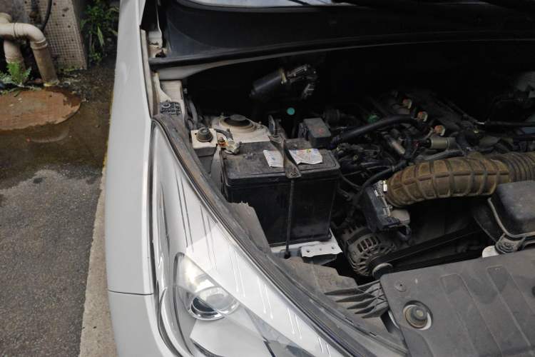 Used Wuling Hongguang S3 2018 1.5L Manual Standard Version China V Standard Engine Bay Right