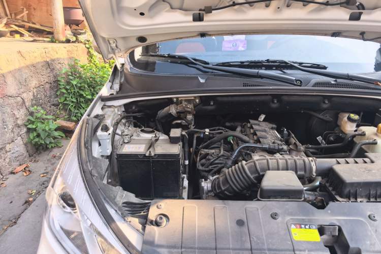 Used Wuling Hongguang S3 2018 1.5L Manual Standard Version China V Standard Engine Bay Right