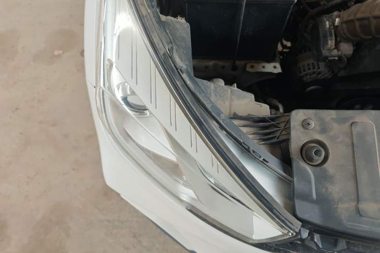 Used Wuling Hongguang S3 2018 1.5L Manual Standard Version China V Standard Engine Bay Right