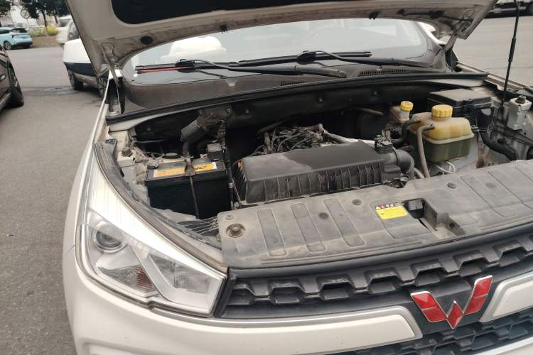 Used Wuling Hongguang S3 2018 1.5T Manual Comfort Model China V Standard Engine Bay Right