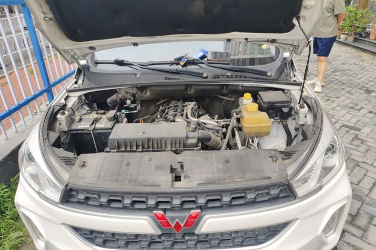 Used Wuling Hongguang S3 2018 1.5T Manual Comfort Model China V Standard Engine Bay