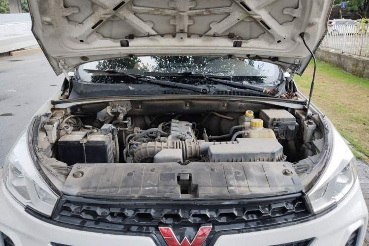 Used Wuling Hongguang S3 2018 1.5L Manual Standard Version China V Standard Engine Bay