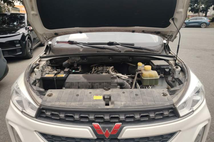 Used Wuling Hongguang S3 2018 1.5T Manual Comfort Model China V Standard Engine Bay