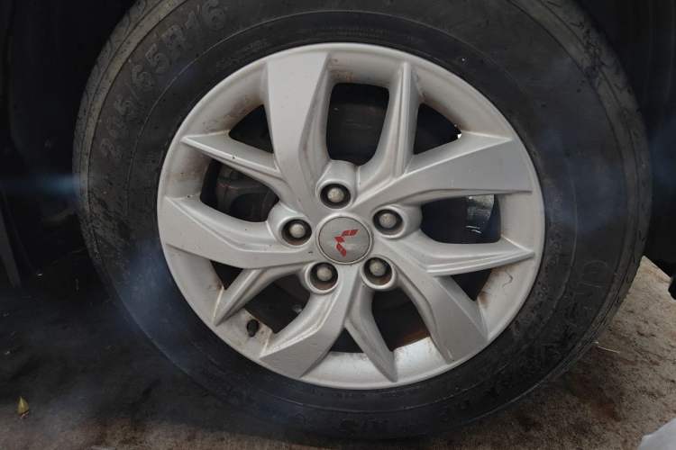 Used Wuling Hongguang S3 2018 1.5L Manual Standard Version China V Standard Exterior 1