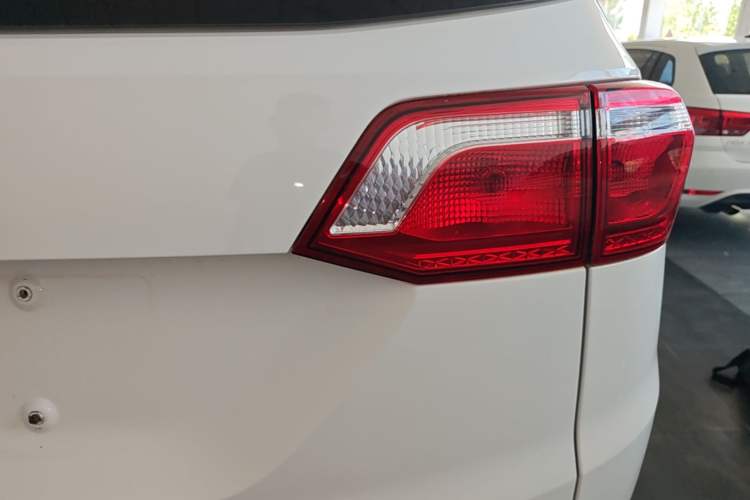 Used Wuling Hongguang S3 2018 1.5L Manual Standard Version China V Standard Exterior 3