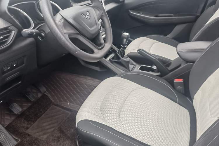 Used Wuling Hongguang S3 2018 1.5L Manual Standard Version China V Standard Exterior 4