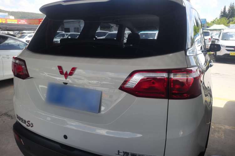 Used Wuling Hongguang S3 2018 1.5L Manual Comfort Model China V Standard Exterior 4