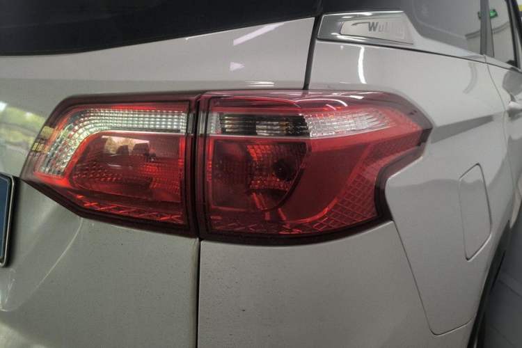 Used Wuling Hongguang S3 2018 1.5L Manual Luxury Model China V Standard Exterior 5