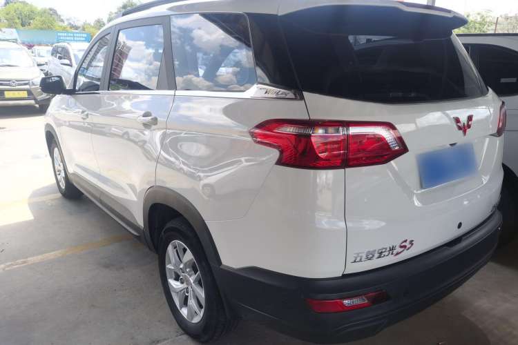 Used Wuling Hongguang S3 2018 1.5L Manual Comfort Model China V Standard Exterior 5