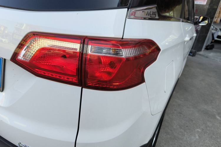 Used Wuling Hongguang S3 2018 1.5L Manual Luxury Model China V Standard Exterior 6