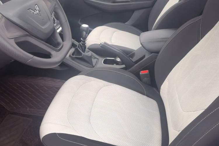 Used Wuling Hongguang S3 2018 1.5L Manual Standard Version China V Standard Exterior 9