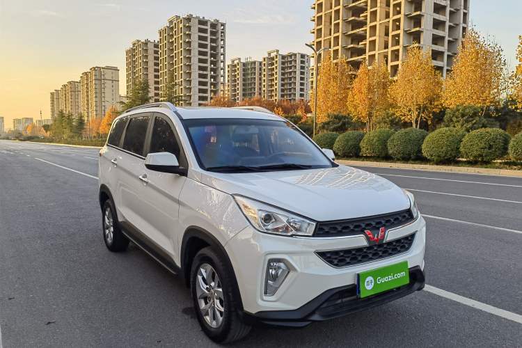 Used Wuling Hongguang S3 2018 1.5L Manual Luxury Model China V Standard Front Right 45 Deg