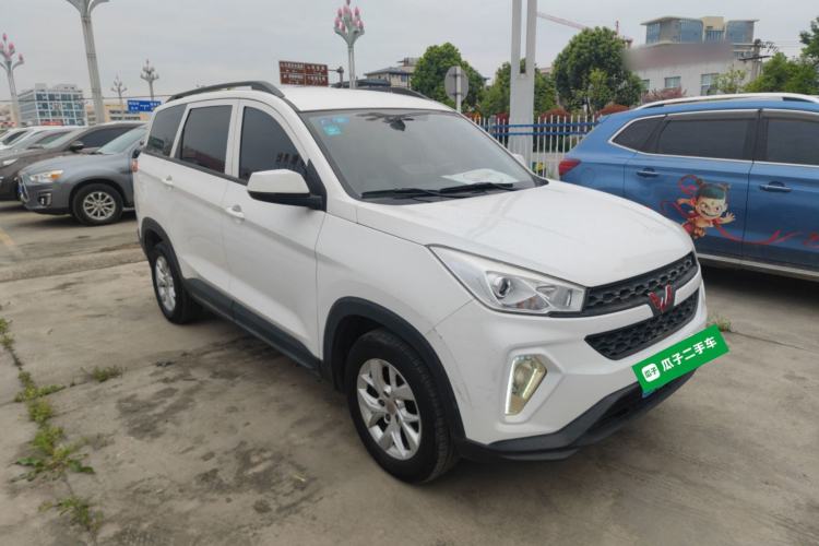 Used Wuling Hongguang S3 2018 1.5L Manual Standard Version China V Standard Front Right 45 Deg