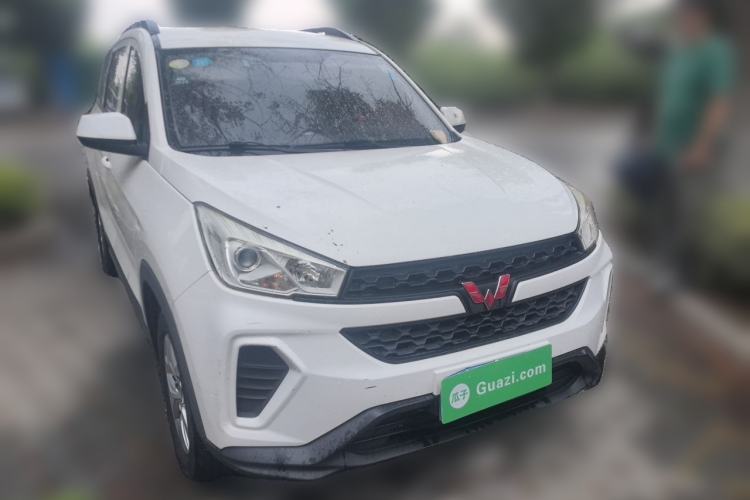 Used Wuling Hongguang S3 2018 1.5L Manual Standard Version China V Standard Front Right 45 Deg