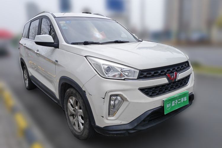 Used Wuling Hongguang S3 2018 1.5T Manual Luxury Model China V Standard Front Right 45 Deg