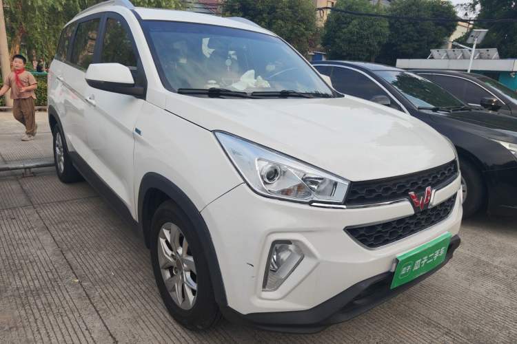 Used Wuling Hongguang S3 2018 1.5T Manual Luxury Model China V Standard Front Right 45 Deg