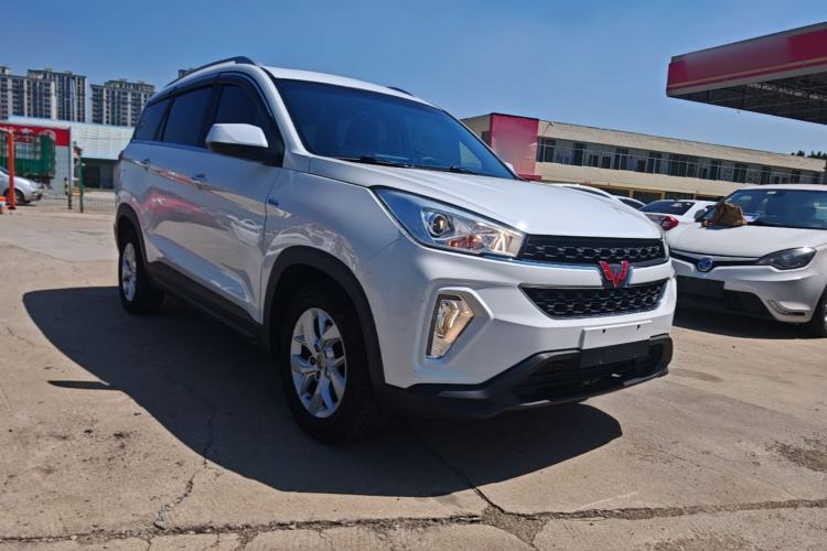 Used Wuling Hongguang S3 2018 1.5T Manual Luxury Model China V Standard Front Right 45 Deg