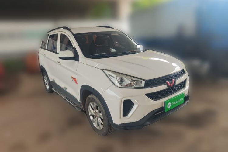 Used Wuling Hongguang S3 2018 1.5L Manual Standard Version China V Standard Front Right 45 Deg