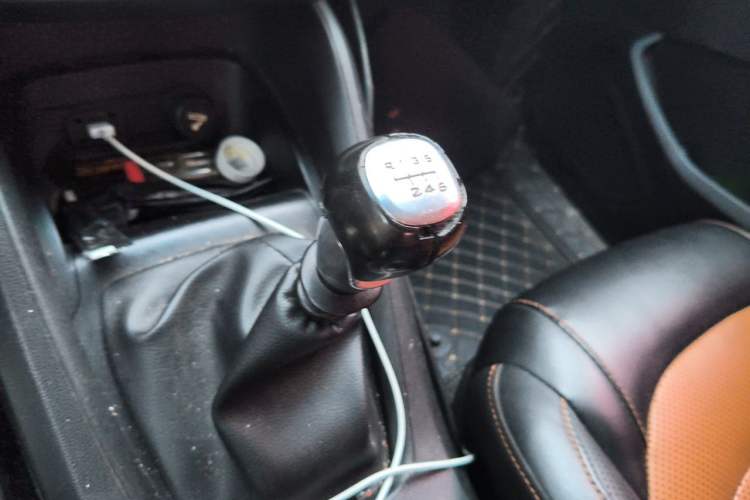 Used Wuling Hongguang S3 2018 1.5T Manual Comfort Model China V Standard Gear Lever