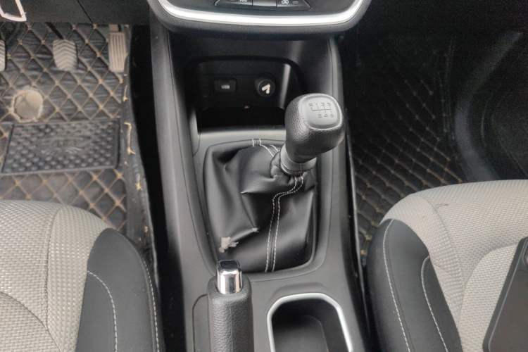 Used Wuling Hongguang S3 2018 1.5L Manual Standard Version China V Standard Gear Lever