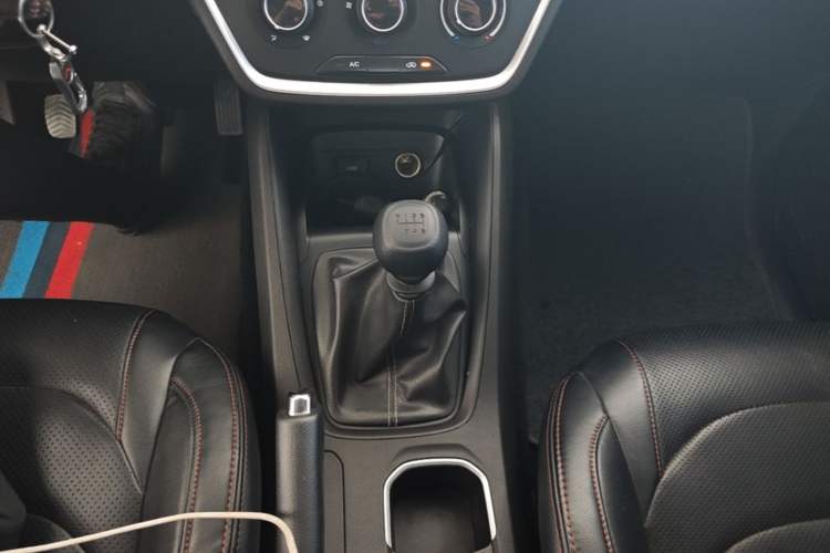 Used Wuling Hongguang S3 2018 1.5L Manual Standard Version China V Standard Gear Lever