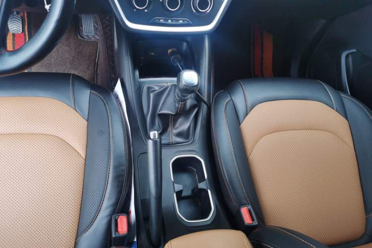 Used Wuling Hongguang S3 2018 1.5T Manual Comfort Model China V Standard Gear Lever
