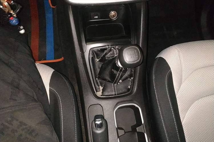 Used Wuling Hongguang S3 2018 1.5L Manual Standard Version China V Standard Gear Lever