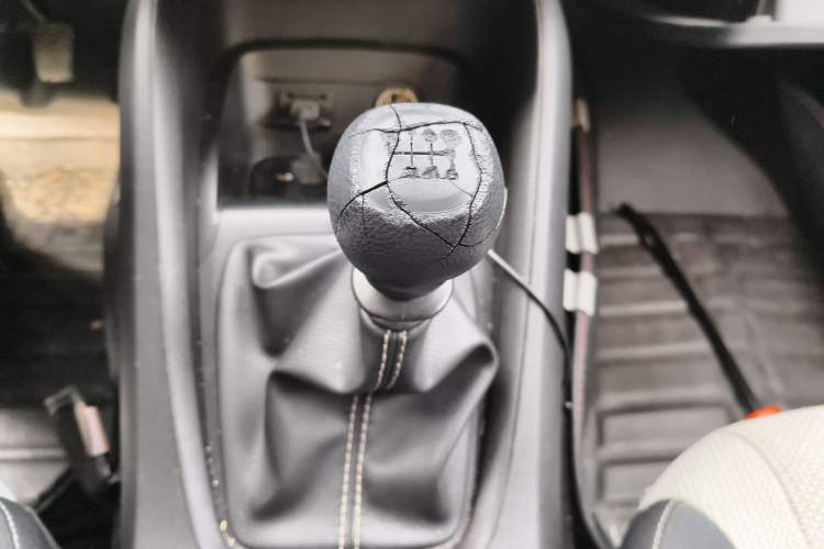 Used Wuling Hongguang S3 2018 1.5L Manual Standard Version China V Standard Gear Lever