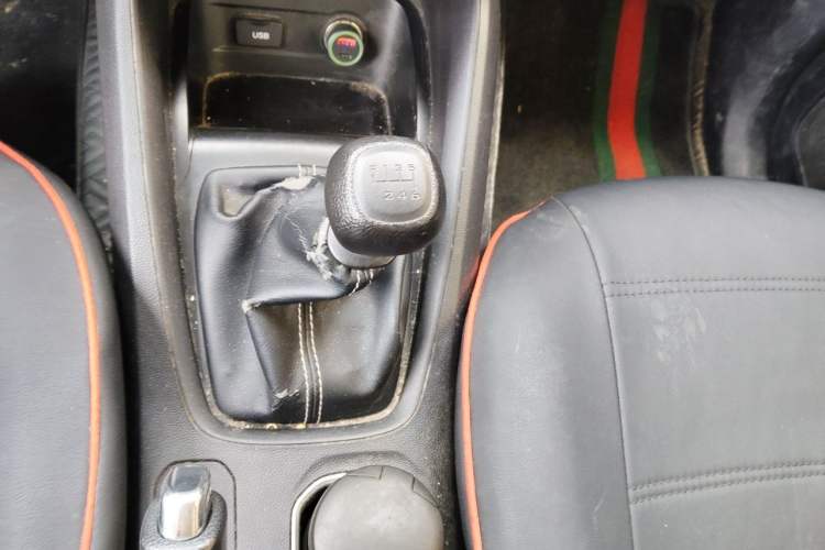 Used Wuling Hongguang S3 2018 1.5L Manual Standard Version China V Standard Gear Lever
