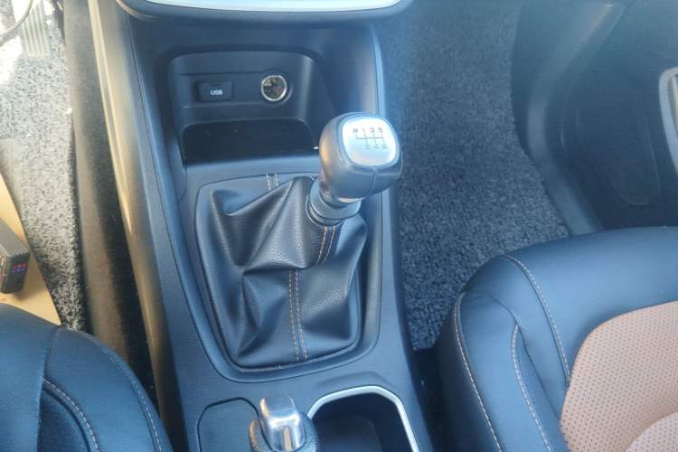 Used Wuling Hongguang S3 2018 1.5L Manual Comfort Model China V Standard Gear Lever