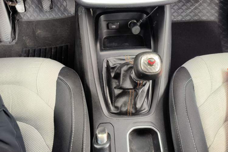 Used Wuling Hongguang S3 2018 1.5L Manual Standard Version China V Standard Gear Lever
