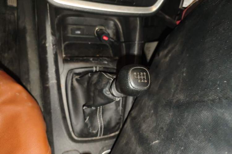 Used Wuling Hongguang S3 2018 1.5L Manual Standard Version China V Standard Gear Lever